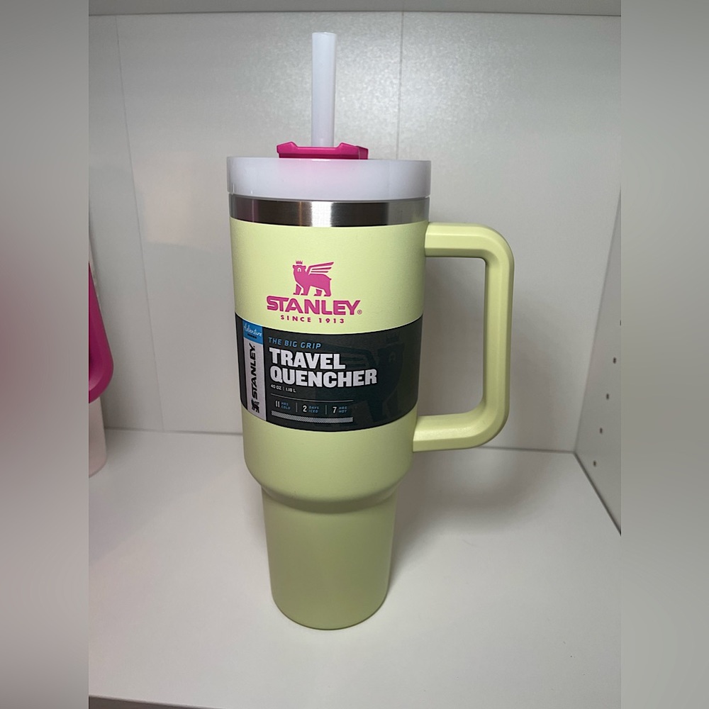 💚💗New!! Stanley 40oz Quencher green/pink💚💗